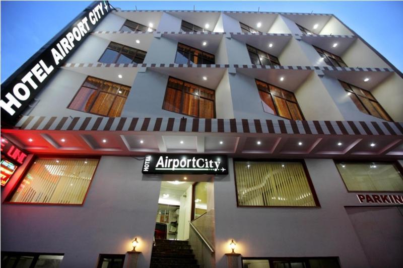 Hotel Airport City Near Delhi International Airport นิวเดลี ภายนอก รูปภาพ