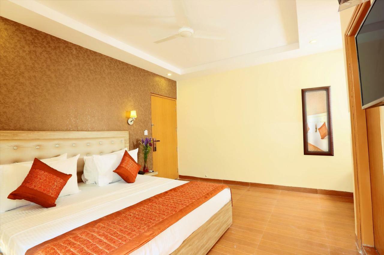 Hotel Airport City Near Delhi International Airport นิวเดลี ภายนอก รูปภาพ